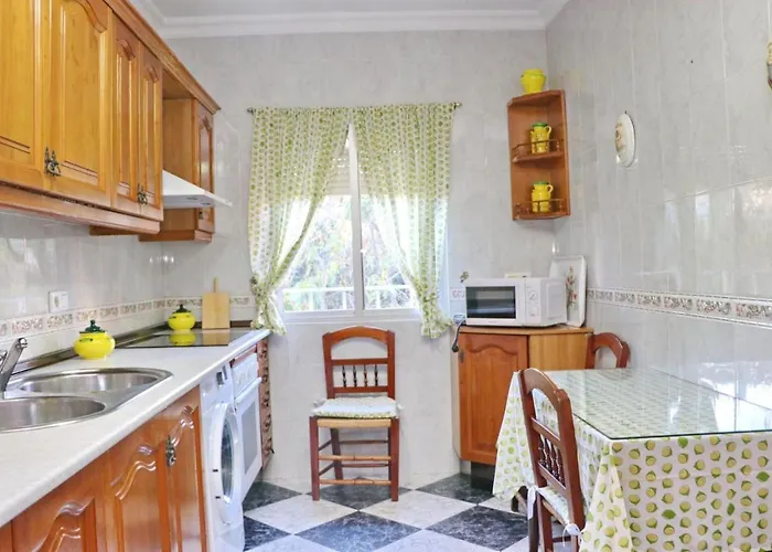 Plaza La Fuente * كاديز