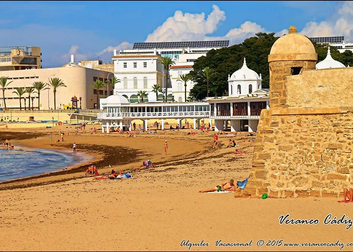 Plaza La Fuente * كاديز